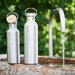 Pandoo Nerezová fľaša na vodu s bambusovým viečkom 750 ml
