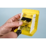 ochranná klapka ku dreveným čmelínom červená