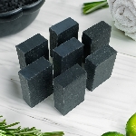 Friendly Soap prírodné mydlo s aktívnym uhlím rozmarín a limeta 7 ks zero waste balenie