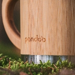 Pandoo Dvojstenný nerezový hrnček na kávu a čaj s bambusovým povrchom 280 ml