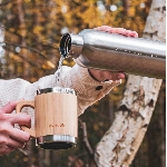 Pandoo Dvojstenný nerezový hrnček na kávu a čaj s bambusovým povrchom 280 ml